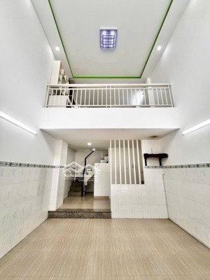 nhà ngộp ngay lê văn quới - dt:4x9 - đúc 4 tầng - đường xe tải 7m - chỉ 4.xtỷ