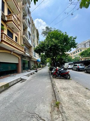 bán nhà riêng tại đền lừ ii, 29,8 tỷ, 61m2, 4pn + 5wc + bếp, ga ra ô tto