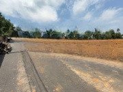 tôi muốn bán 3900 m2 đất, có 300m2 đất thổ cư