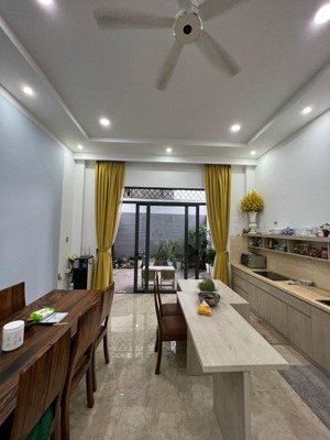 chính chủ cần bán gấp nhà mặt tiền hẻm xe container, nhà mới, sổ hồng, đầy đủ nội thất, 11,9tỷ tl