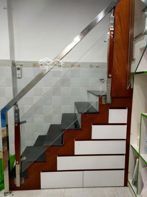 nhà riêng 3pn, 3vs, full nội thất, có ban công, sân phơi đồ, mới, sạch, đẹp, hiện đại