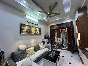 bán nhà trần khát chân , dt30m , gần côg viên , hồ thanh nhàn , bv thanh nhàn , ngõ 3gac đỗ cửa .