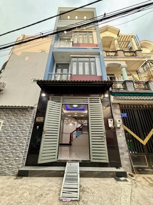 nhà ngay sát bên trường học và sau chợ đường tx 22, dt:4x13m, trệt, 3 lầu, 4pn, sân thượng, 5,48 ty