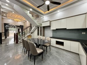 nhà mặt tiền đường tx 43, dt:4x16m, trệt, 3lầu, sân trước rộng, 4pn, 5vs, sân thượng, 6.35 tỷ