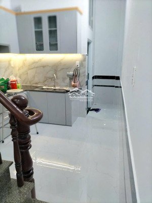 nhà mới 100% gần ngã tư đình gò vấp