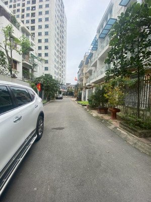 nhà đẹp ờ ngay , tổng cục 5 yên xá giá tốt