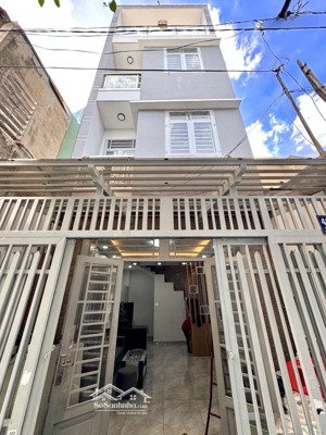 hạ 200tr, bán gấp 1 căn ra mặt tiền, 4 tầng đúc btct sân thượng, dt: 4 x 9m, ngay trường gtvt