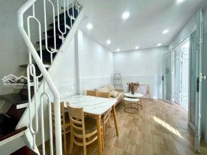 bán nhà 1 trệt 2 lầu mới xây kiên cố. giá 3.78tỷ. nở hậu