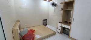 thuê nhà ở tầng 2 phố bà triệu để ở hoặc làm homestay