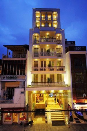 cho thuê tòa nhà trần thái tông 100m x 8t, 2 mt thoáng trước sau đầy đủ thang máy pccc 