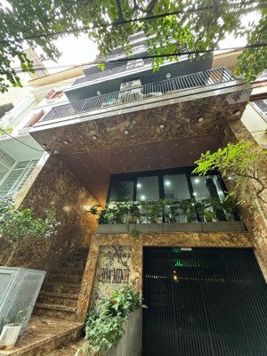 hot - cần bán tòa nhà apartment hoàng quốc việt - nhà đẹp - ô tô kd vừa ở vừa cho thuê - mới đét