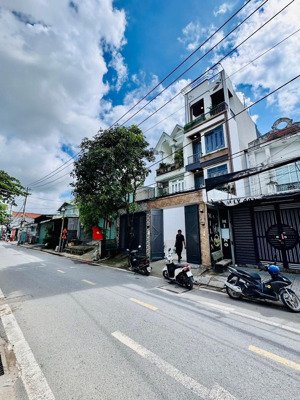 nhà 1 sẹc đường thông thạnh xuân 25, dt:4x19m, trệt, 3lầu, sân ô tô, 4pn, 5vs, p.thờ, sân thượng