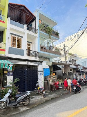 nhà 3 tầng, mt cách mạng, ngang 4m3, chủ gửi 9,9 tỷ chốt nhanh kẻo lỡ. liên hệ: 