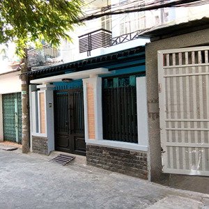 chính chủ gửi bán nhà hxh đường lạc long quân p9 q. tb dt đẹp 5*13m nhà 2 lầu cũ giá chí hơn 8tỷ