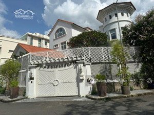 bán villa 202/5 nguyễn văn hưởng, p. thảo điền, q2 | 25x29m | tường villa 