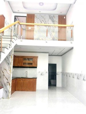 cần bán căn nhà chính chủ ngay cầu bà hom tỉnh lộ 10 quận bình tân giá 1ti750,sổ riêng