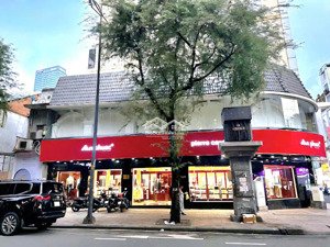 cần tiền nên bán mặt tiền nơ trang long - dt: 26x18m - đang cho thuê: 180 tr - giá: 40 tỷ tl