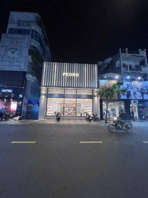 siêu phẩm góc 2mt trần não quận 2 - dt: 6x28m - - hdt: 145t/tháng - gía 34 tỷ