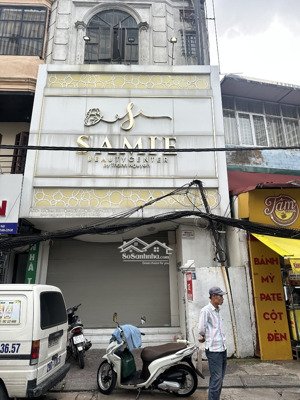 cho thuê nhà mặt phố trần quốc vượng,cầu giấy,dt 70m2,mt 8m đoạn kd đẹp nhất,thông sàn,via hè rộng.