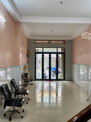 22 tỷ (dt 4x15m) 4 tầng - nhà mặt tiền kinh doanh đường dương tử giang, q5.