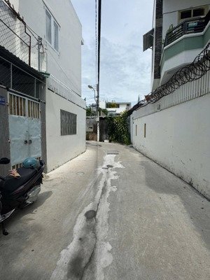 bán nhà trọ 5 phòng phường vĩnh hải diện tích 90,2m2 giá 67 tr/m2 đường ô tô hiện thu nhập 7,5 tr