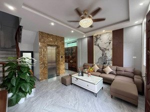 bán căn nhà quá đẹp quận bắc từ liêm - thang máy - lô góc - giá rẻ - ở sướng