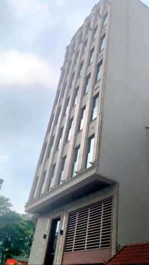 bán nhà mặt phố trúc bạch cạnh hồ mát mẻ dt 130m2, 6 tầng mặt tiền 6.5m. giá 69 tỷ (1 sổ 1 chủ)