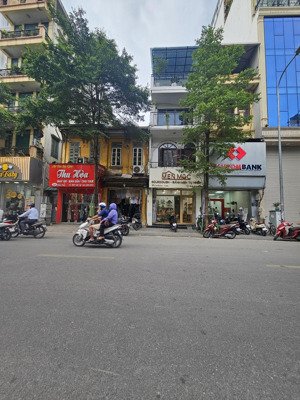 bán nhà ba đình mặt phố nguyễn thái học 130/150m2, sẵn tòa 8 tầng. bán 80 tỷ cho thuê dòng tiền cao