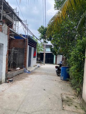 còn 1 nền duy nhất 43m ngay cổng chào bình dương cách ql13 500m giá chỉ 1,95 tỷ