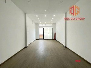 cho thuê nhà 3 lầu mặt tiền cách mạng tháng 8, giá 15 triệu