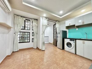 cho thuê trọ 25m2 full nội thất, giặt riêng. chỉ 4tr5, ngã 4 hàng xanh đường chu văn an. hẻm oto