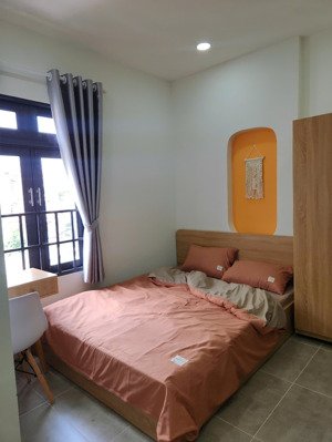 cho thuê phòng siêu xinh có cửa sổ thoáng bếp tách biệt xa giường ở thích quảng đức gần bình thạnh