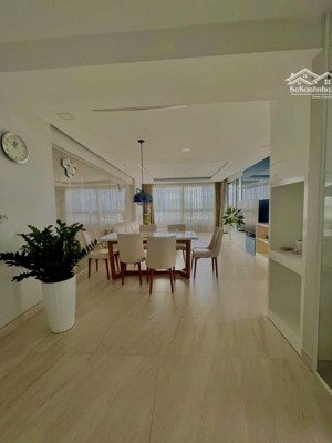 cần bán gấp căn hộ riviera point có diện tích 148m². bán 9.7 tỷ. cam kết giá thật