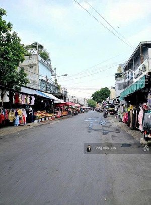 nhà 2 tầng mặt tiền chợ đông an (kdc đông an) gần bv dĩ an. dt: 120m2 (4x30m).odt: 100%. giá: 4.85