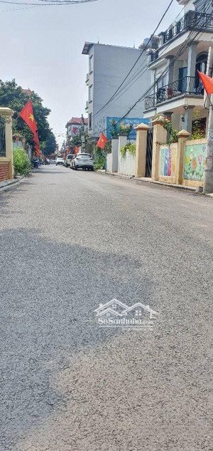 hàng f0, đất trục chính 3 oto tránh tại lộc hà, mai lâm, đông anh. 4,7 tỷ, sổ sẵn sang tên, lô góc.