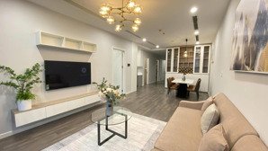 (mới) cần bán gấp 2 căn hộ 77m và 110m nội thất đầy đủ sẵn về ở tại mipec xuân thuỷ giá 8,8 tỷ