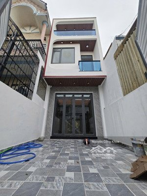 bán nhà có sân ô tô, 3 phòng ngủ, gần trường cấp 3 và làng đại học quốc gia 200m, p.bình an, dĩ an