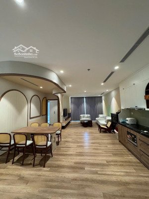 cần bán gấp căn hộ cực đẹp: trục á hậu 3 ngủ, tầng cao thoáng mát view sân golf siêu đỉnh