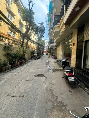 nhà mới lô góc- thang máy - ngõ ô tô - diện tích 42m - 5 tầng - mt 4.2m - gía chào 12.5 tỷ