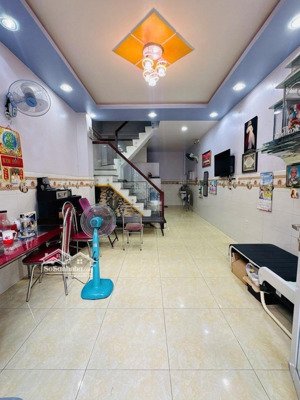 (gấp) bán nhà tân bình - hẻm xe hơi- chỉ hơn 6 tỷ- 44m2 (4x11)- 4 phòng ngủ- 3 tầng- gần mặt tiền