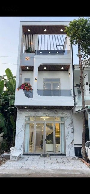 bán nhà 1 trệt 2 lầu chính chủ, giá rẻ đường hồ văn cống, tp. thủ dầu một, nhà có chỗ đậu xe hơi