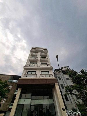 mặt phố nguyễn gia bổng - tòa nhà 9 tầng 1 hầm - view công viên ngọc thụy - dòng tiền khủng 130tr/t