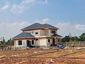 bán đất tặng ngay biệt thự mới xây.giá. chỉ cần 8 tỷ, giá quá rẻ. ngay gần trung tâm hoà lạc.