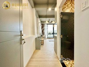 căn studio mới ngay ngã tư hàng xanh, thang máy, hầm xe an ninh mới 100%