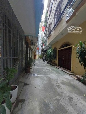 cần bán nhà giáp bát, hoàng mai: .... 3 tầng,..... mặt tiền..... 5,2. ..giá.......11,9 tỷ