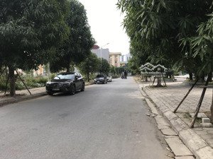 cần bán liền kề thanh hà mặt đường 17m trung tâm khu b, giá chỉ 11 tỷ. lh: 