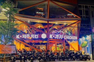 cho thuê nhà mặt tiền ngay đại học hutech, dt: 12x20m, trệt 2 lầu