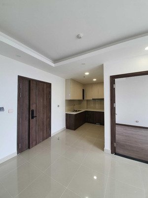 giá bất ngờ! kẹt tiền bán lỗ căn hộ 2 phòng ngủ: 2tỷ8 (bao hết phí sang nhượng)