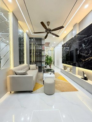 hiếm! giáp ngoại giao đoàn, xuân la - ô tô - sát phố kinh doanh - bán nhà 40m2, 5tầng. giá 8.2 tỷ