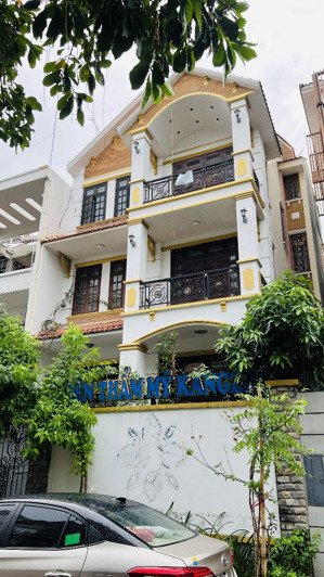 biệt thự mặt tiền đường hoa đào - phan xích long, phú nhuận - ngang 8m x 18m